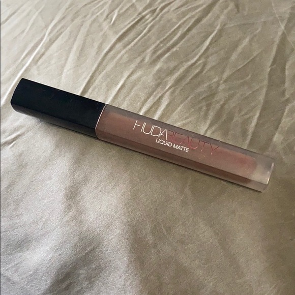 Huda Beauty Liquid Lipstick “Spice Girl” - Picture 1 of 3